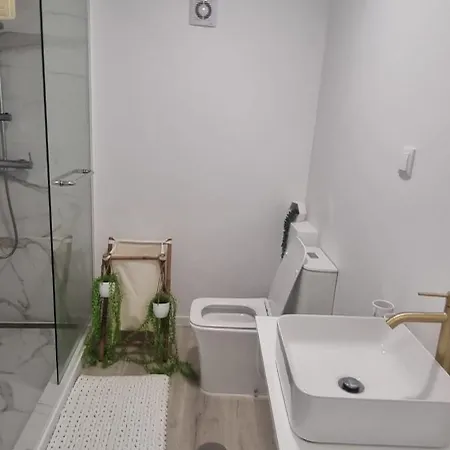 Апартаменты Charming Little House