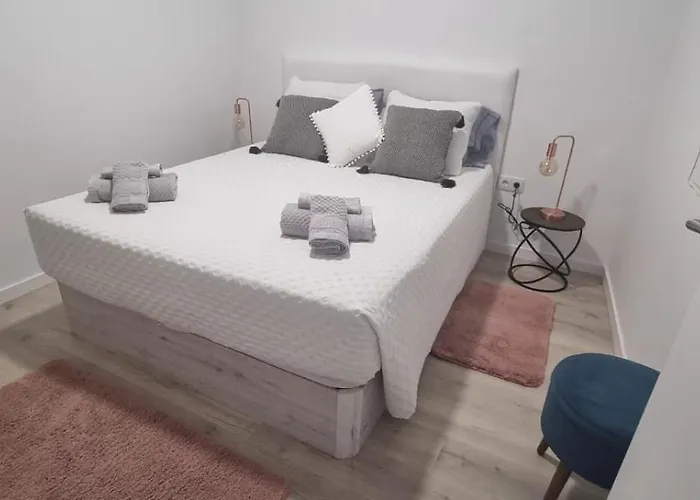 Charming Little House דירה